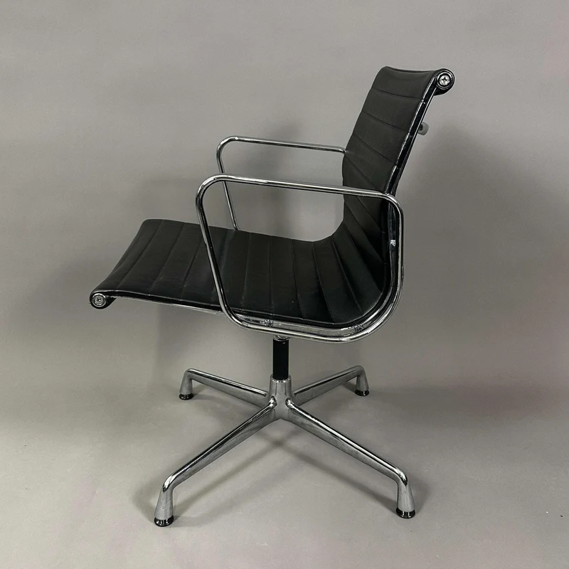 Vitra EA 108 Leder (beidseitig) schwarz