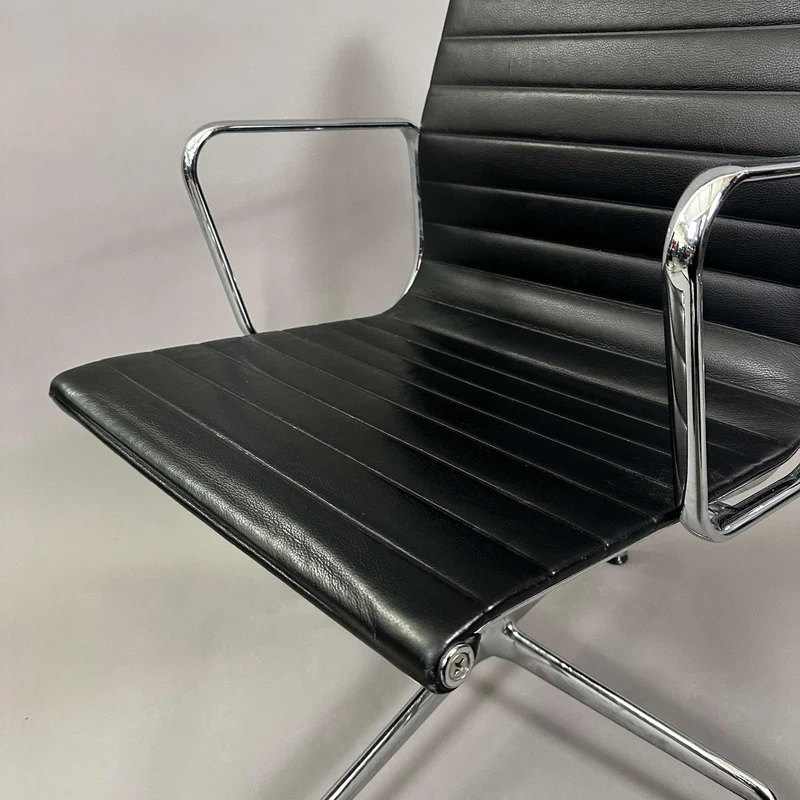 Vitra EA 108 Leder (beidseitig) schwarz