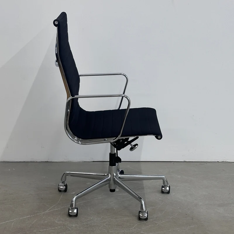 Vitra EA 119 Hopsak schwarz (Chrom)