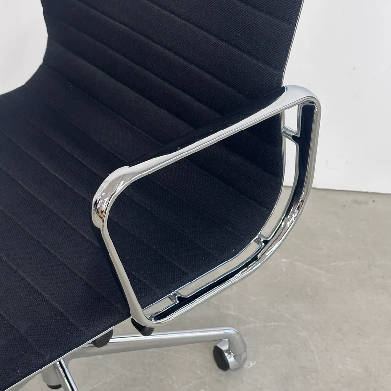 Vitra EA 119 Hopsak schwarz (Chrom)