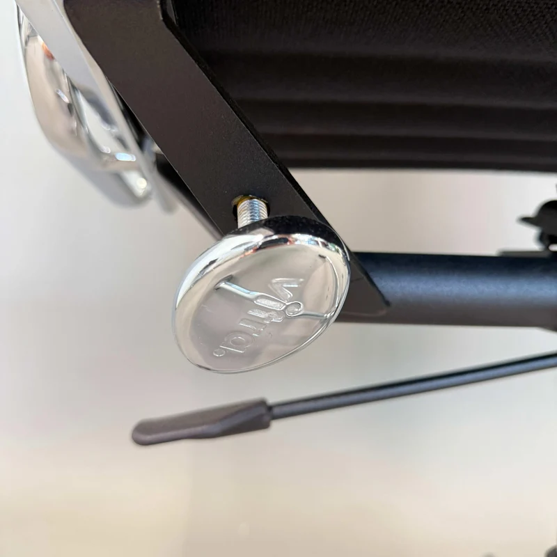 Vitra EA 119 Hopsak schwarz (Chrom)