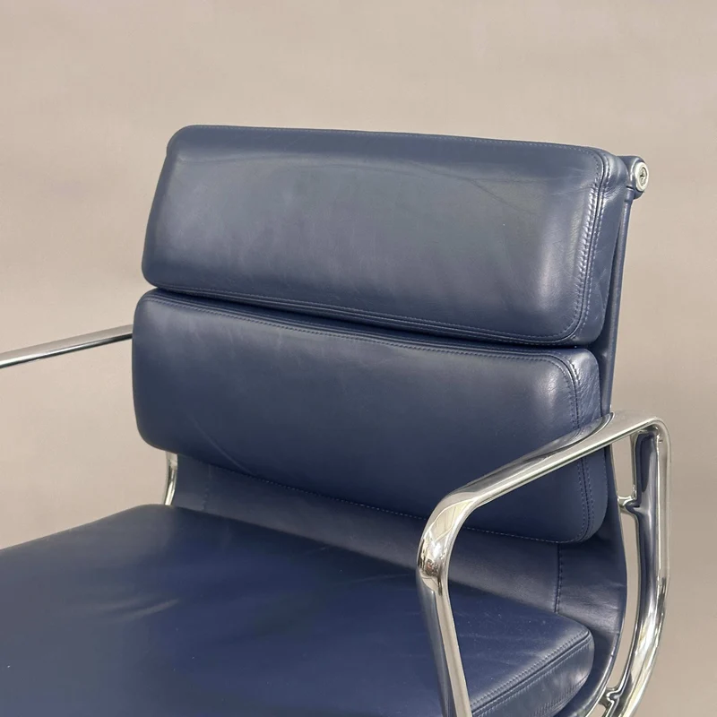 Vitra EA 217 Premiumleder dunkelblau
