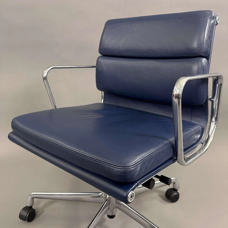 Vitra EA 217 Premiumleder dunkelblau