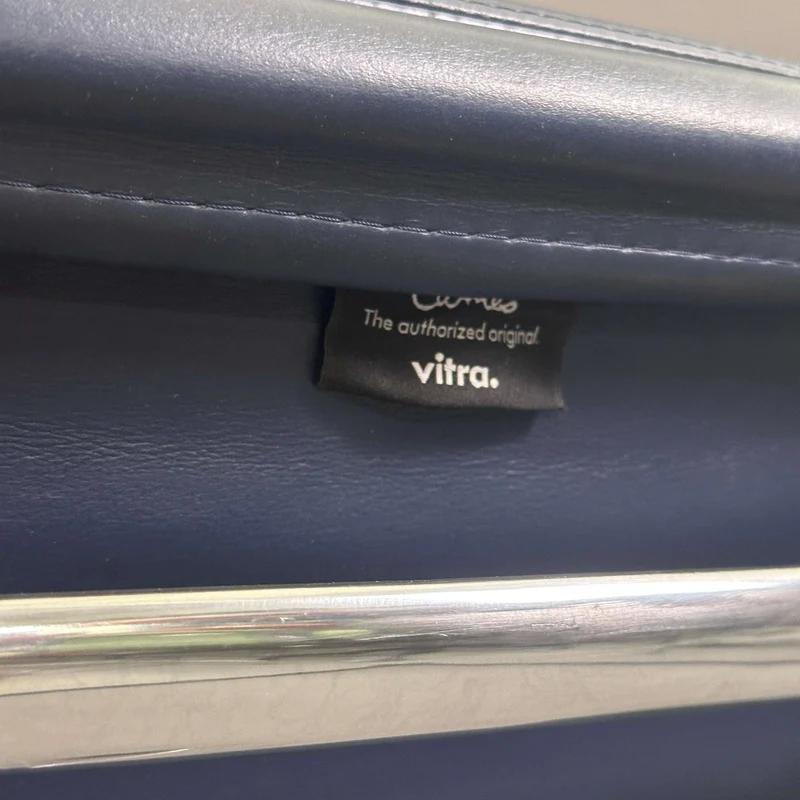 Vitra EA 217 Premiumleder dunkelblau
