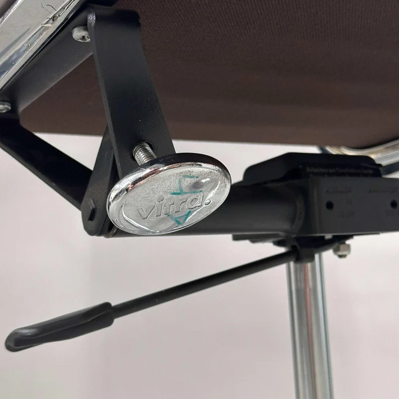 Vitra EA 219 Leder dunkelbraun