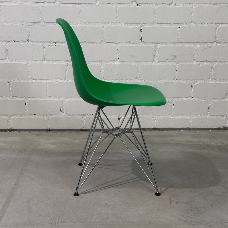 Vitra Eames Plastic Side Chair DSR grün