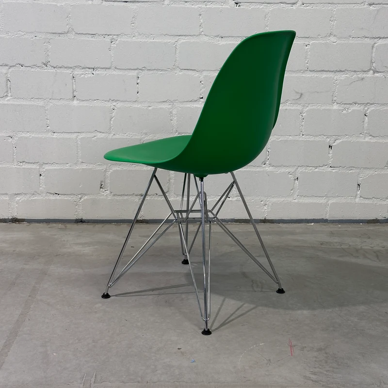 Vitra Eames Plastic Side Chair DSR grün