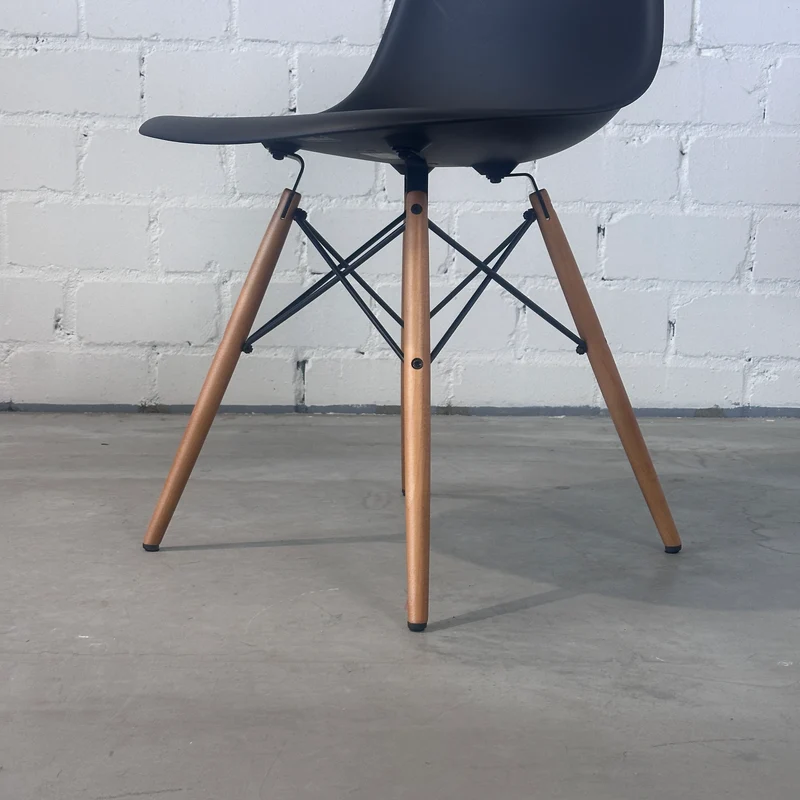Vitra Eames Plastic Side Chair DSW schwarz