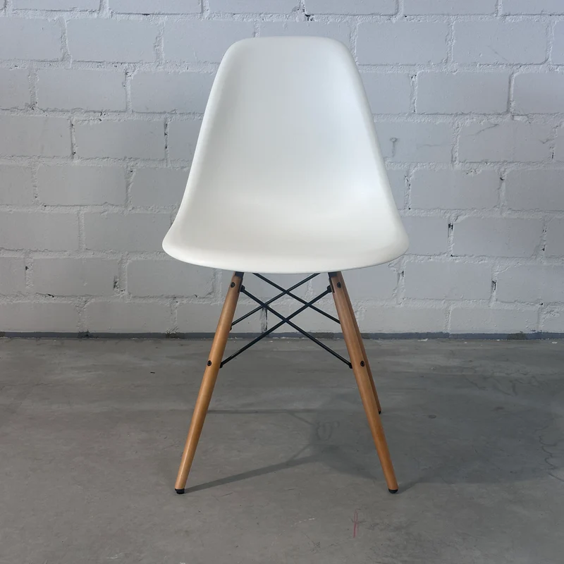 Vitra Eames Plastic Side Chair DSW weiß