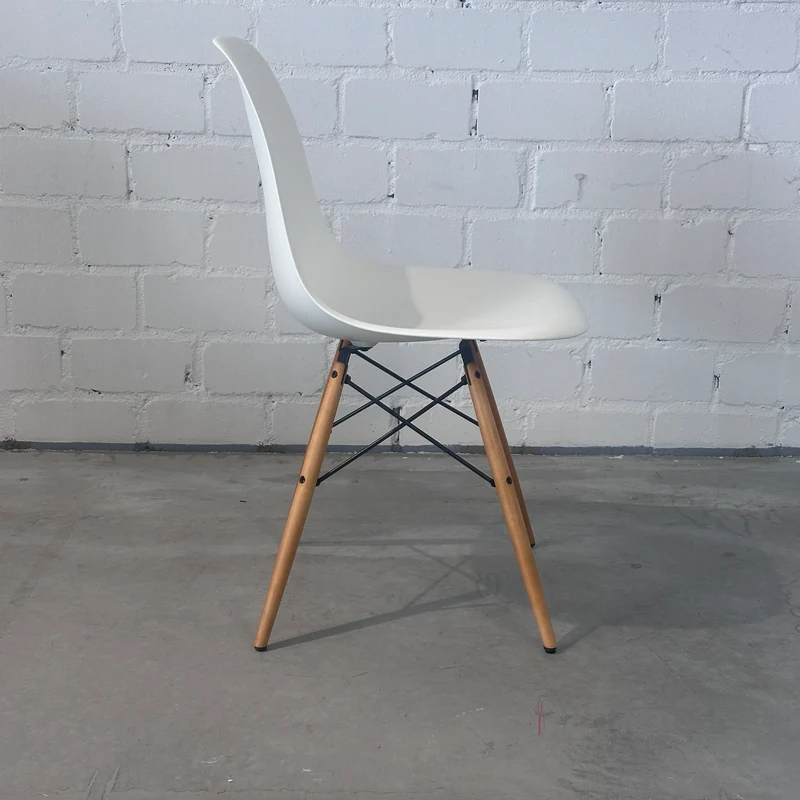 Vitra Eames Plastic Side Chair DSW weiß