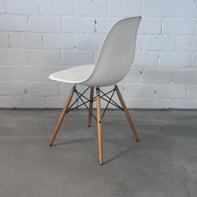 Vitra Eames Plastic Side Chair DSW weiß