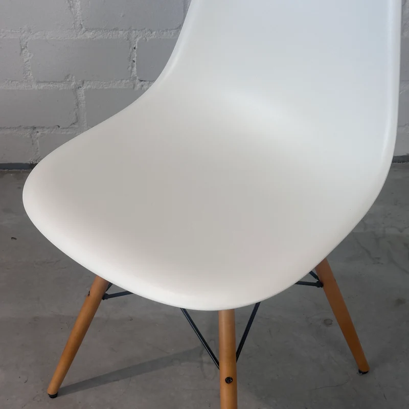 Vitra Eames Plastic Side Chair DSW weiß