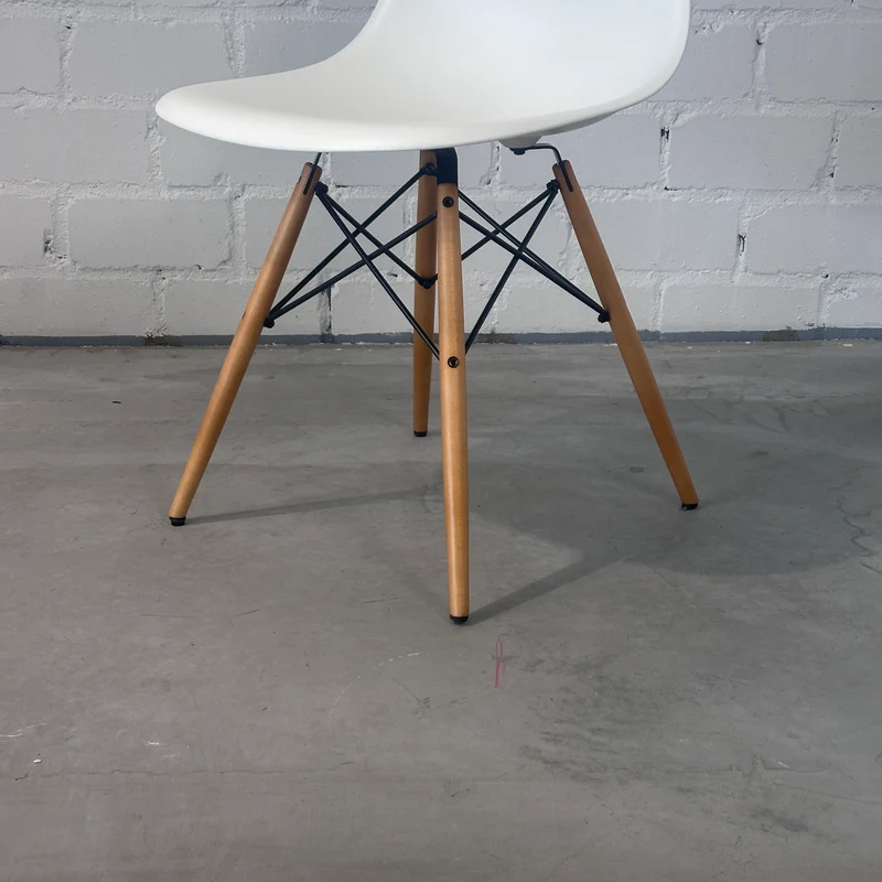 Vitra Eames Plastic Side Chair DSW weiß