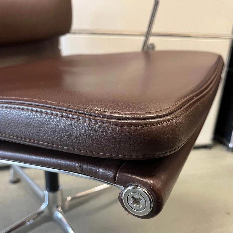 Vitra EA Soft Pad Chair 208 Kastanienbraun