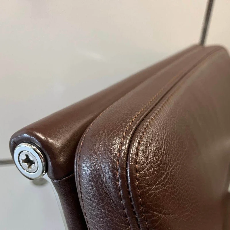 Vitra EA Soft Pad Chair 208 Kastanienbraun