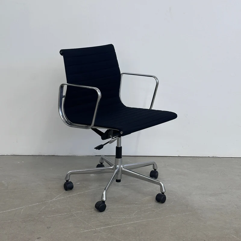 Vitra EA 117 Hopsak schwarz (Alu poliert)