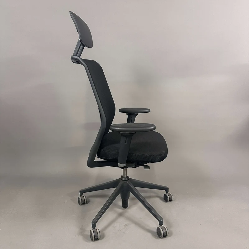 Vitra ID Mesh schwarz mit Kopfstütze