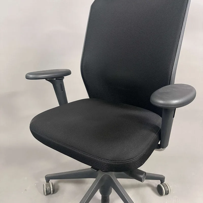 Vitra ID Mesh schwarz mit Kopfstütze