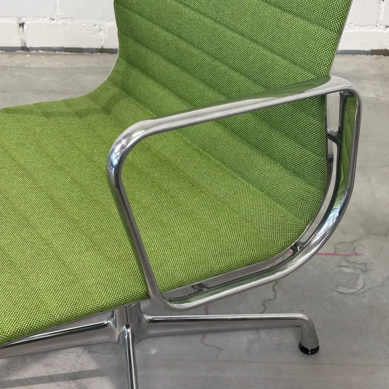 Vitra EA 108 Hopsak wiesengrün/wald