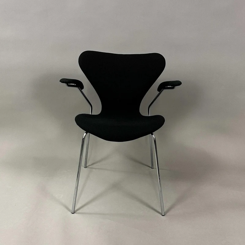 Fritz Hansen Serie 7 Stuhl gepolstert schwarz