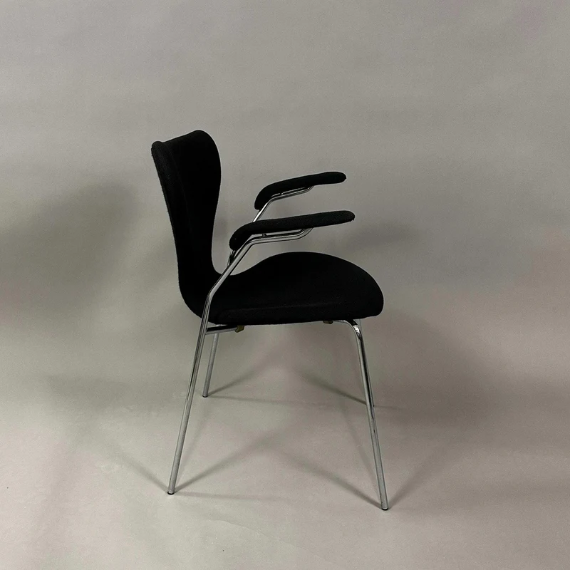 Fritz Hansen Serie 7 Stuhl gepolstert schwarz