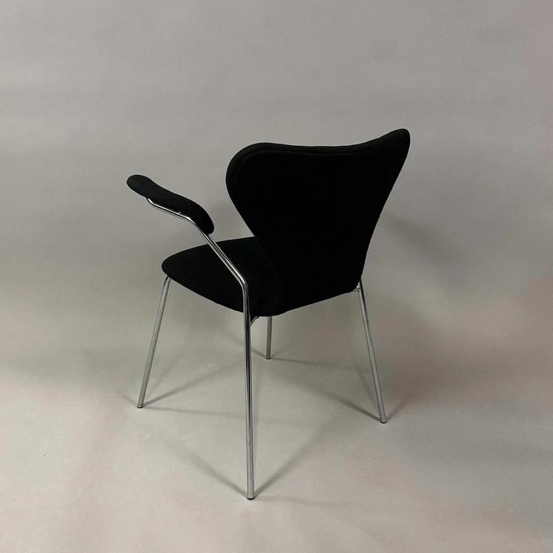 Fritz Hansen Serie 7 Stuhl gepolstert schwarz