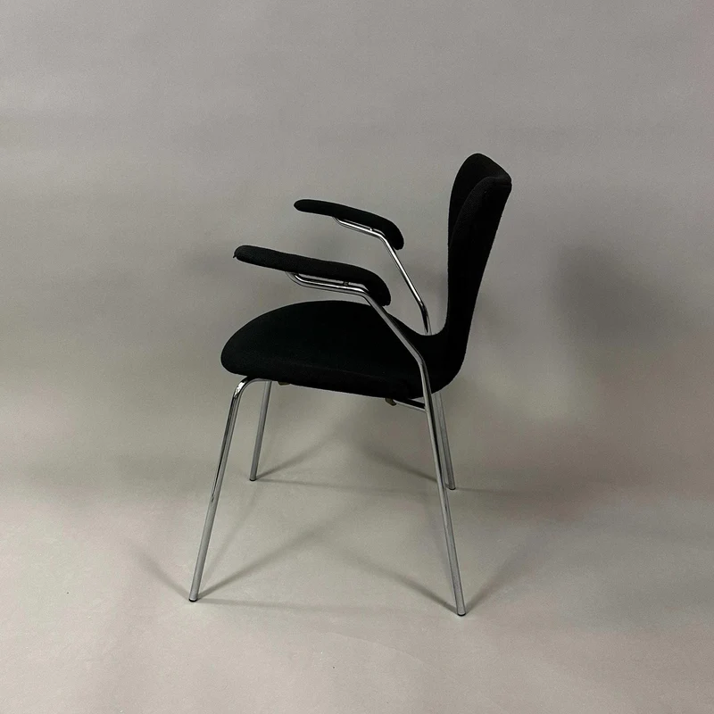 Fritz Hansen Serie 7 Stuhl gepolstert schwarz