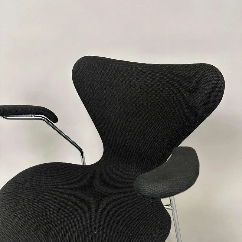 Fritz Hansen Serie 7 Stuhl gepolstert schwarz