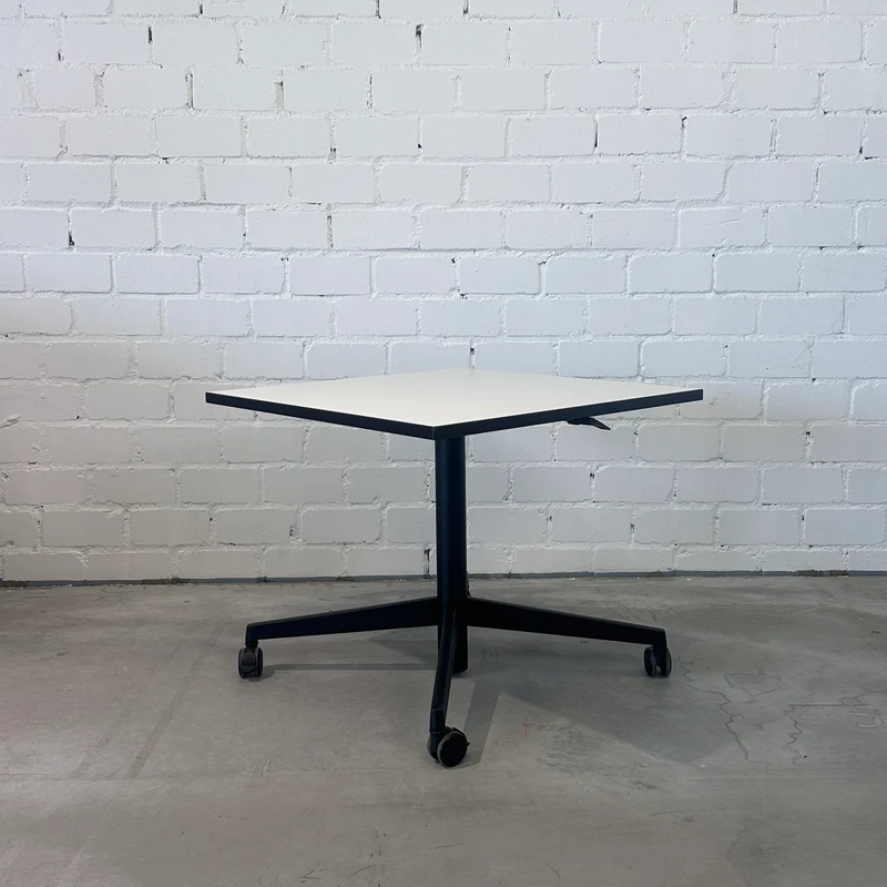 Steelcase Beistelltisch höhenverstellbar 80x80cm weiß / schwarz