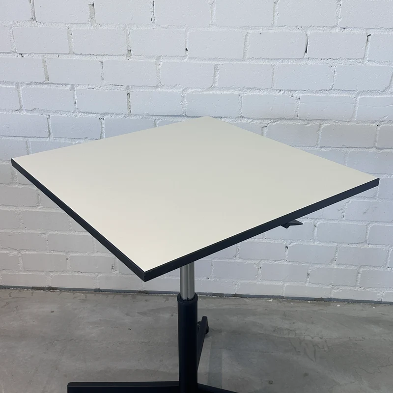 Steelcase Beistelltisch höhenverstellbar 80x80cm weiß / schwarz