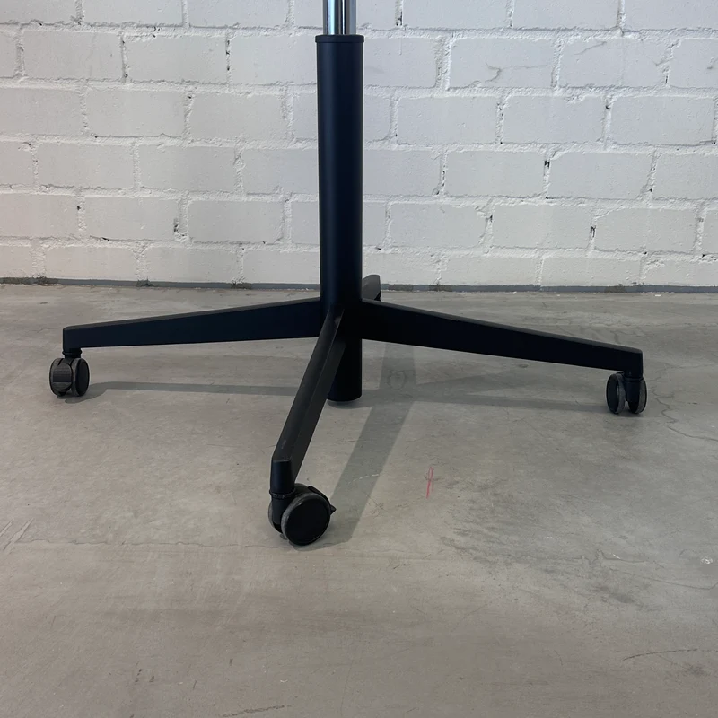 Steelcase Beistelltisch höhenverstellbar 80x80cm weiß / schwarz