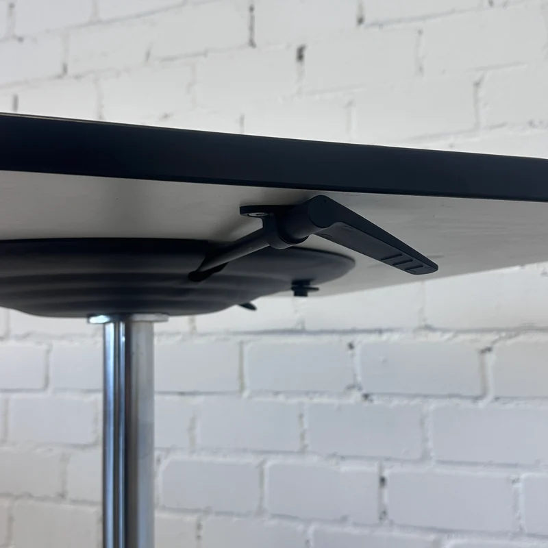 Steelcase Beistelltisch höhenverstellbar 80x80cm weiß / schwarz