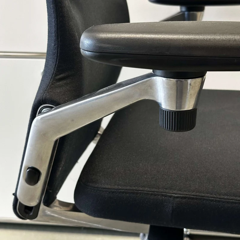 Vitra AC 4