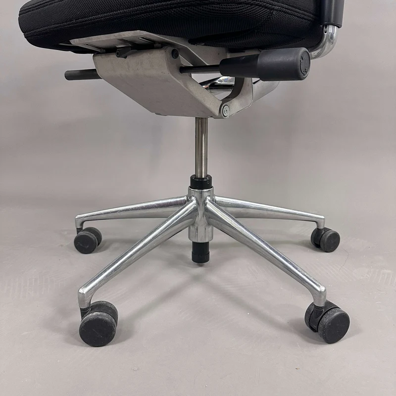 Vitra Headline schwarz, Chrom Gestell