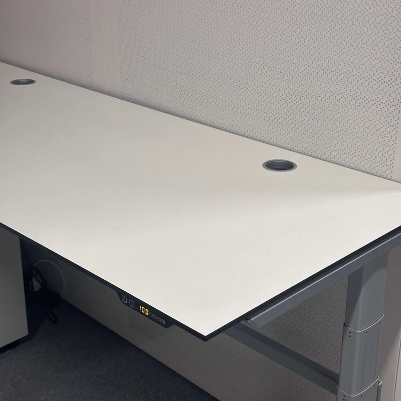 Vario Stage Schreibtisch 200x80cm (elektr. höhenverst.)