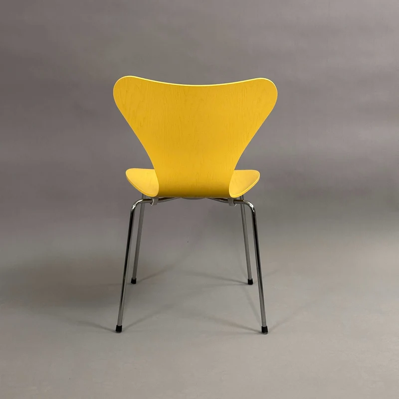 Fritz Hansen Serie 7 Stapelstuhl Holz gelb lasiert