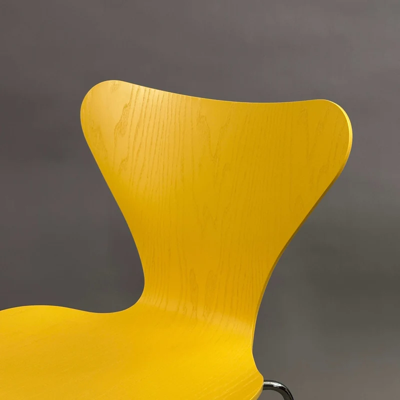 Fritz Hansen Serie 7 Stapelstuhl Holz gelb lasiert