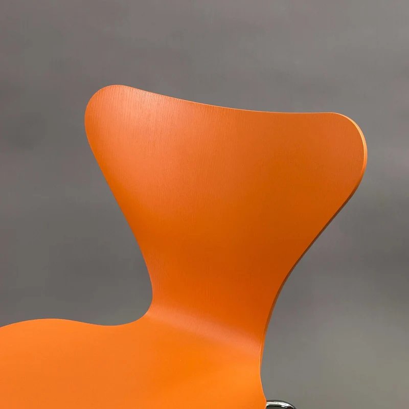 Fritz Hansen Serie 7 Stapelstuhl Holz orange lasiert