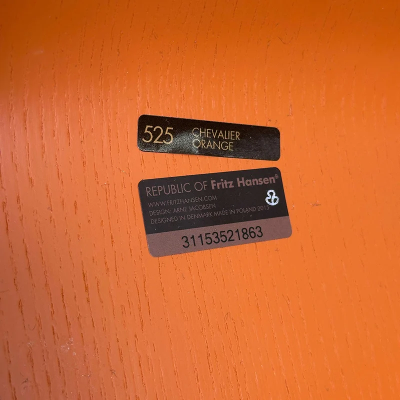 Fritz Hansen Serie 7 Stapelstuhl Holz orange lasiert