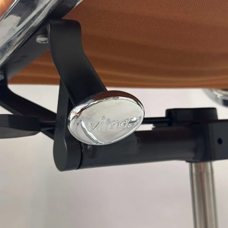 Vitra EA 117 Premiumleder hellbraun