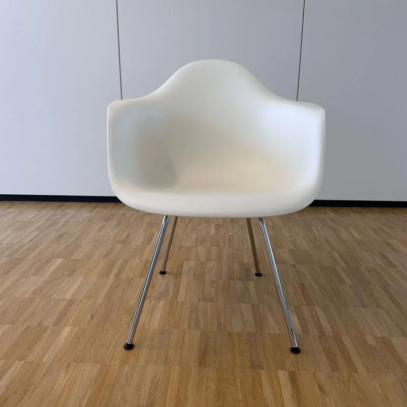 Vitra Eames Plastic Armchair weiß