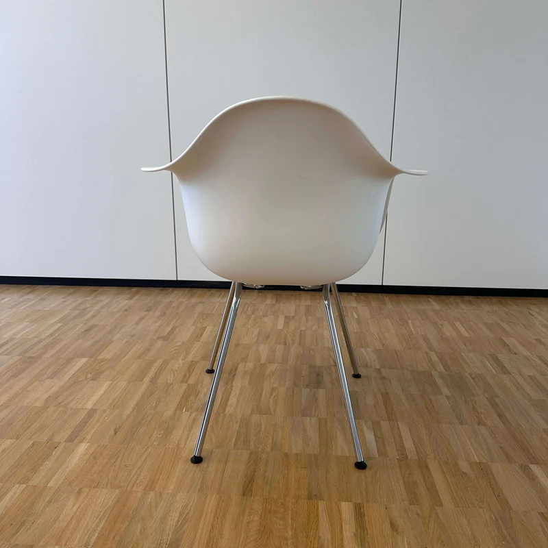 Vitra Eames Plastic Armchair weiß
