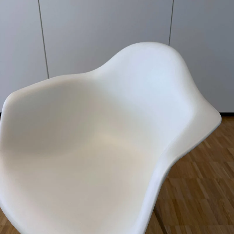 Vitra Eames Plastic Armchair weiß