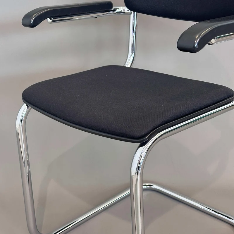 Thonet S 43 PVFST Freischwinger schwarz (gepolstert)