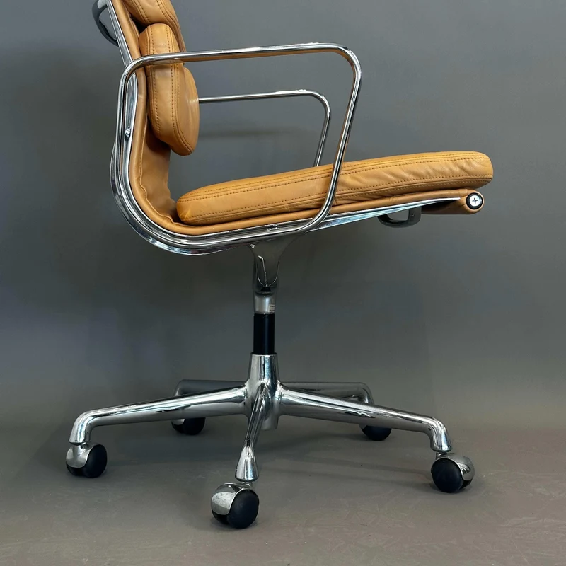 Vitra EA 217 Leder hellbraun