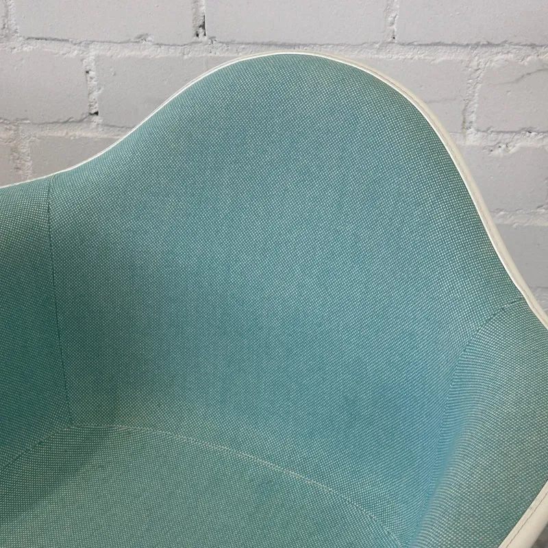 Vitra DAR Plastic Armchair weiß / türkis