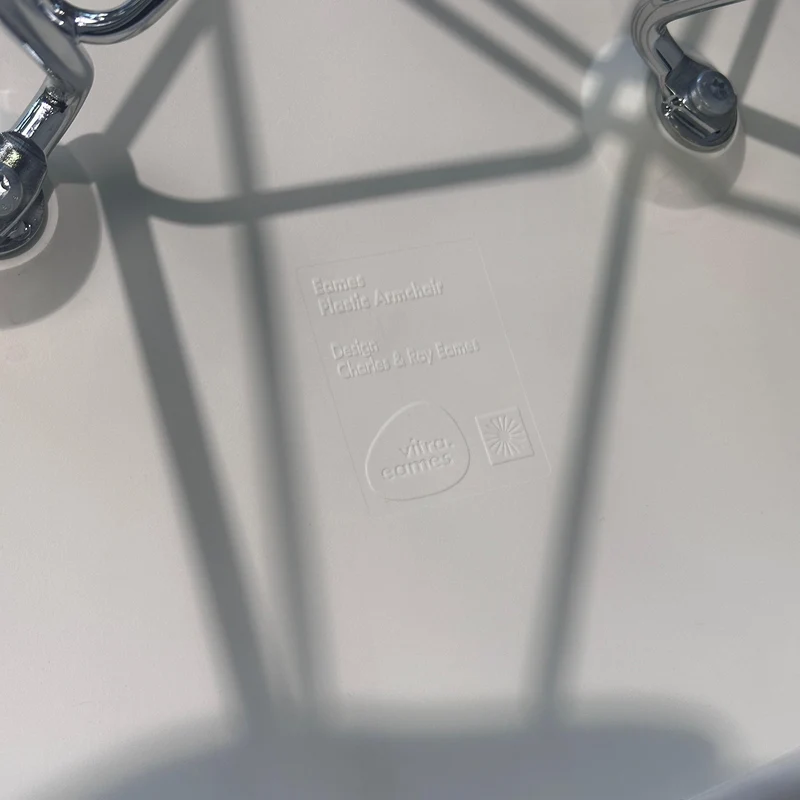 Vitra DAR Plastic Armchair weiß / grau