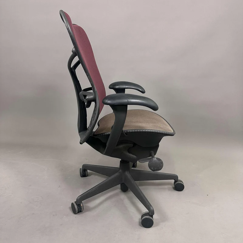 Herman Miller Mirra 1 schwarz / rot