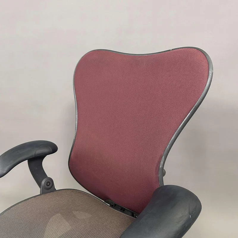 Herman Miller Mirra 1 schwarz / rot