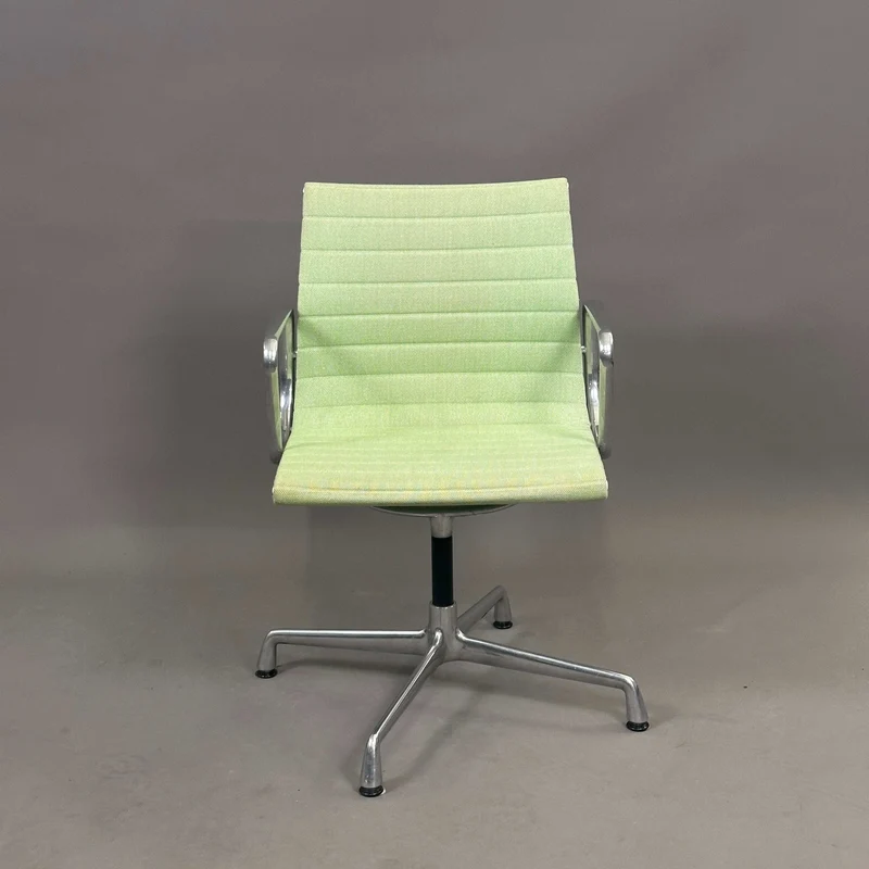 Vitra EA 108 Hopsak wiesengrün/elfenbein